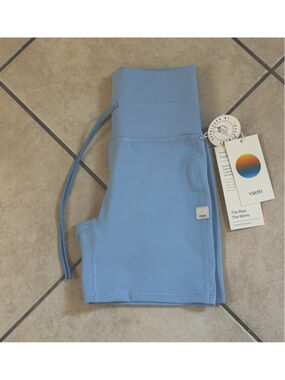 VUORI DAILY WOMEN’S SHORT 5” SURF COLOR SIZE X-SMALL NWT